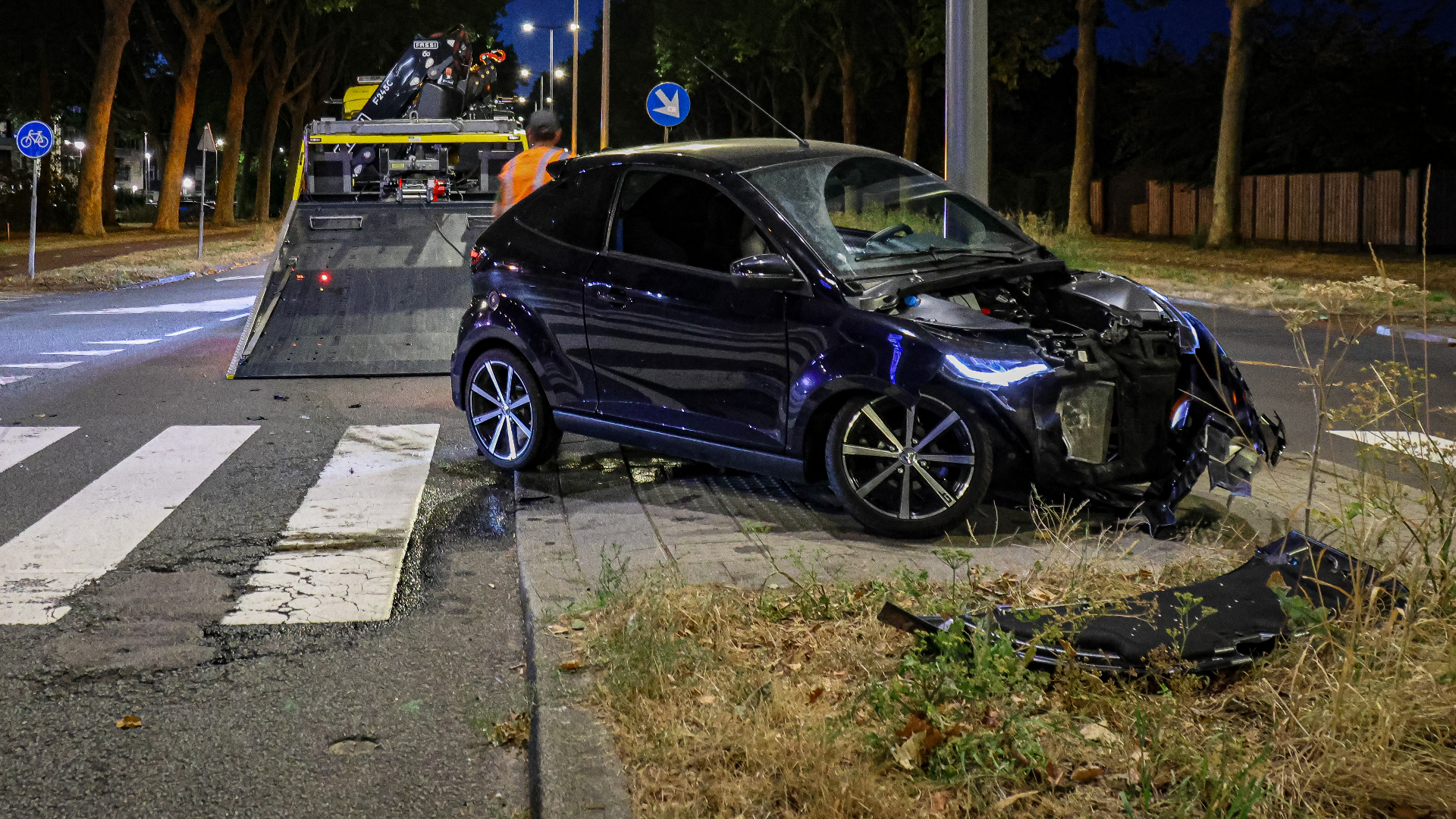 Bij het ongeval raakte niemand gewond maar de schade is groot.