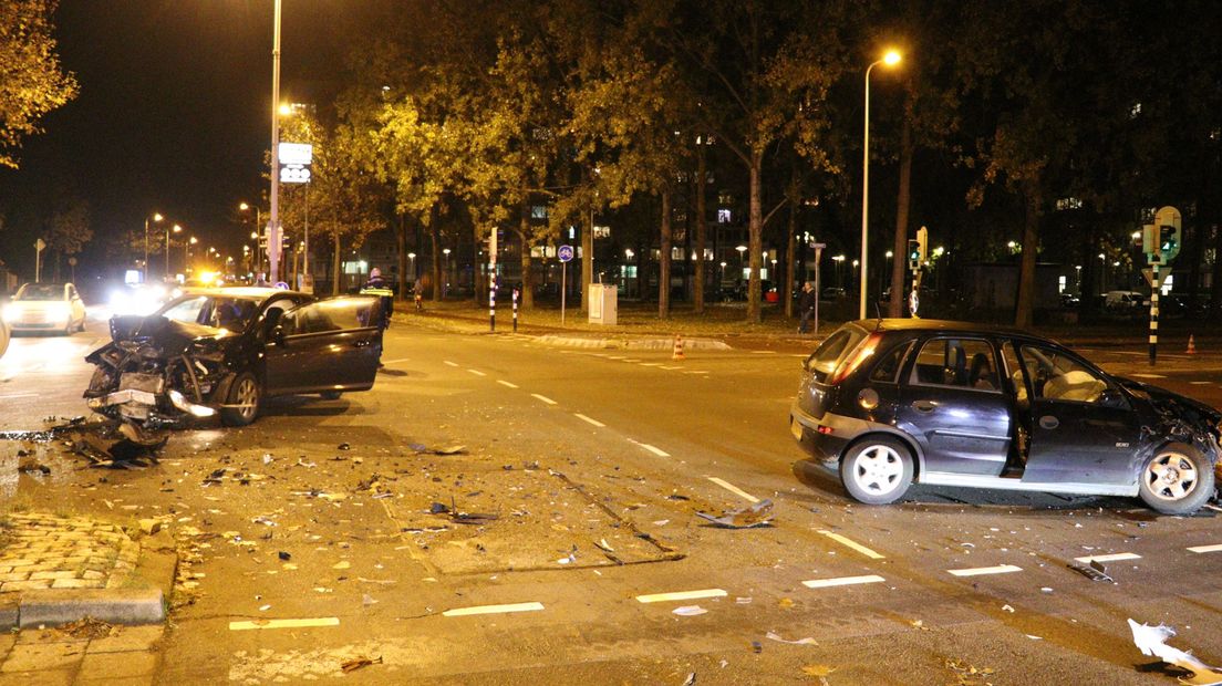 Beide auto's zijn flink beschadigd