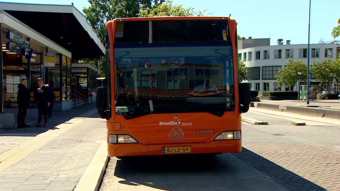 De asielbus (Rechten: RTV Drenthe)