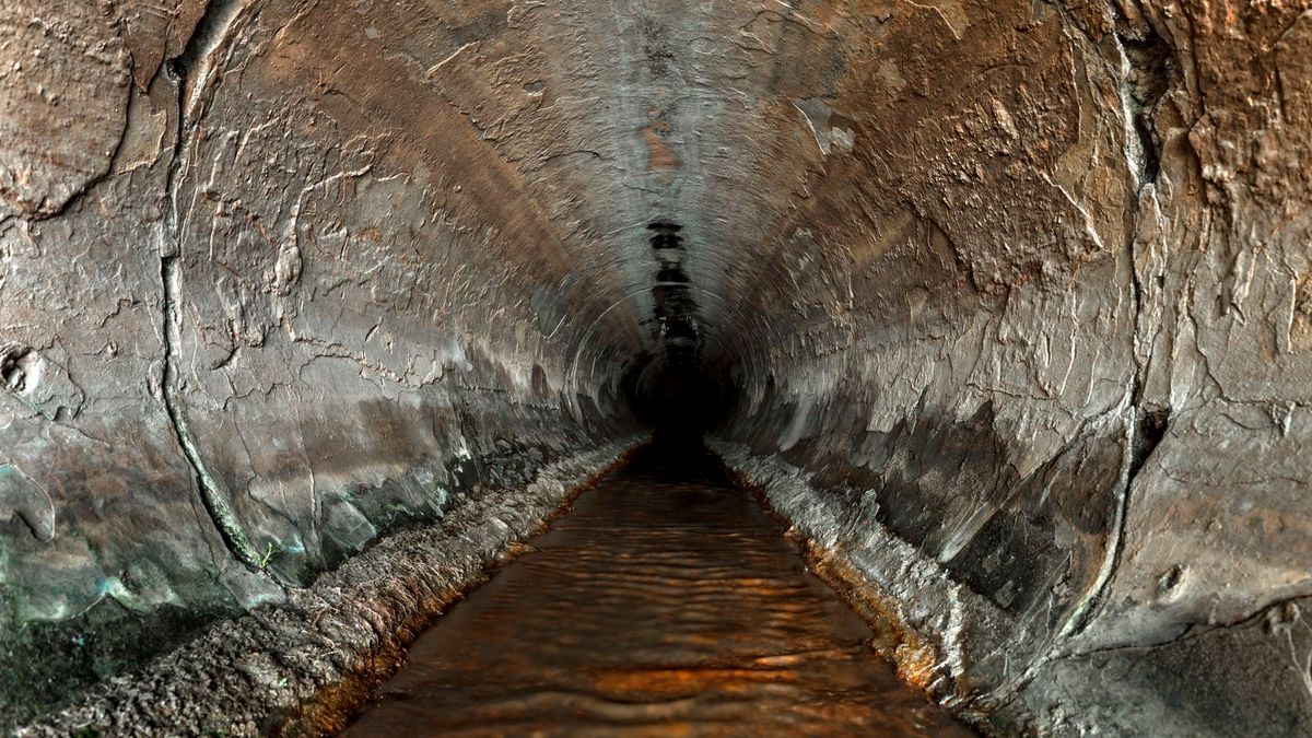 Akker in Swolgen volgelopen met rioolwater