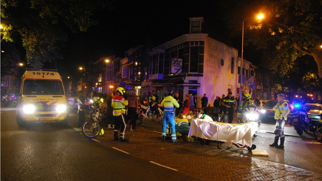 Het slachtoffer is naar een ziekenhuis gebracht.