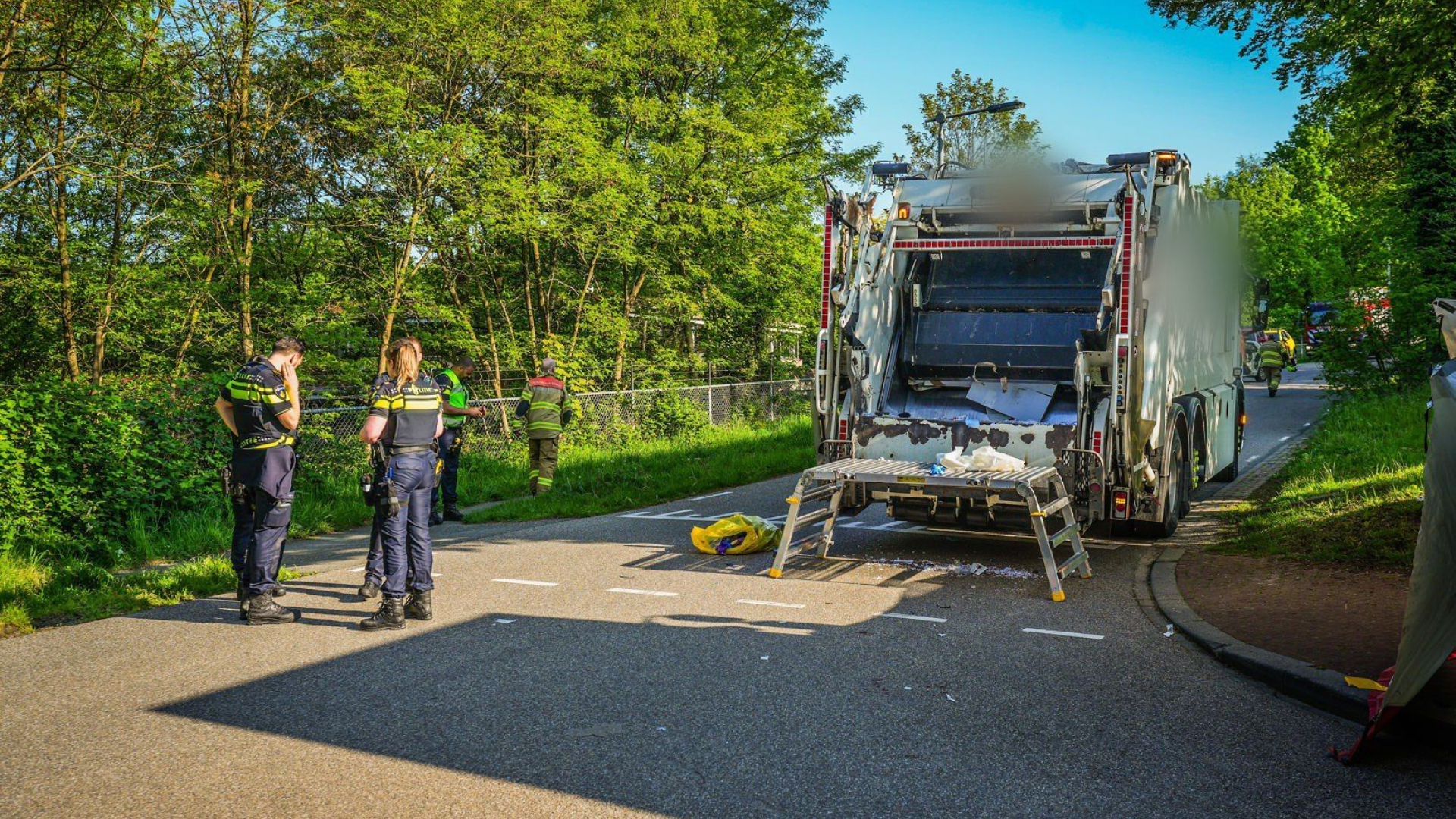 Man (22) Is Slachtoffer Van Tragisch Ongeluk Met Vuilniswagen - Omroep ...