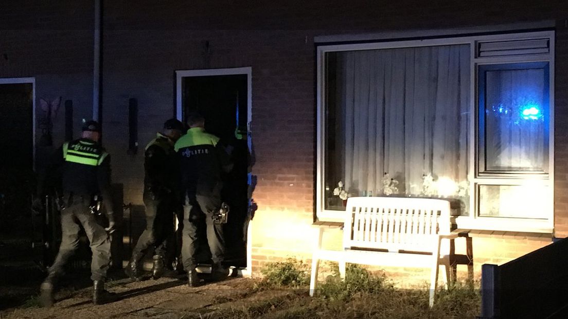 De politie viel binnen op zeven locaties 