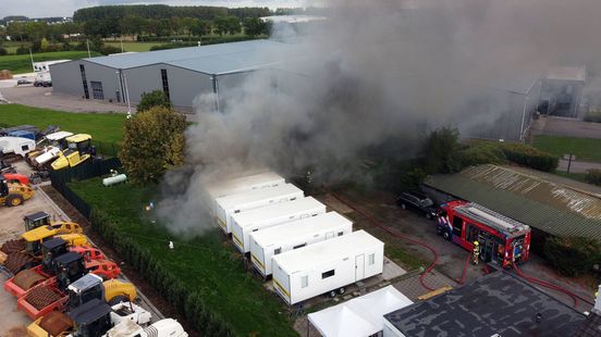 Grote brand verwoest twee woonunits voor arbeidsmigranten