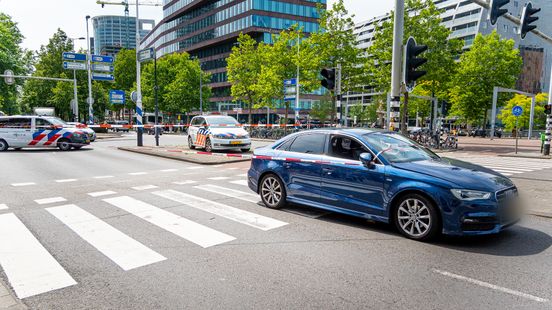 Man in scootmobiel naar ziekenhuis na aanrijding bij zebrapad. Man in scootmobiel naar ziekenhuis na aanrijding bij zebrapad.