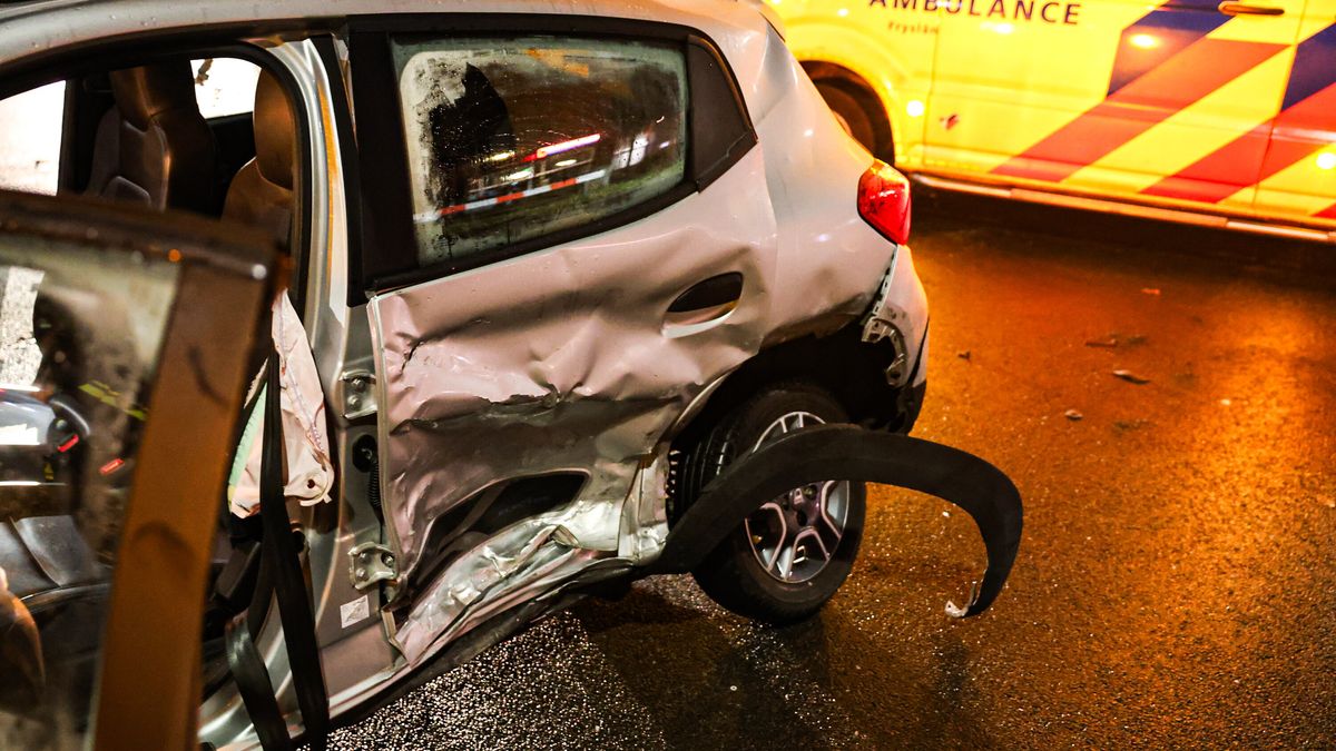 Eén gewonde en twee beschadigde auto's bij ongeval in Drachten
