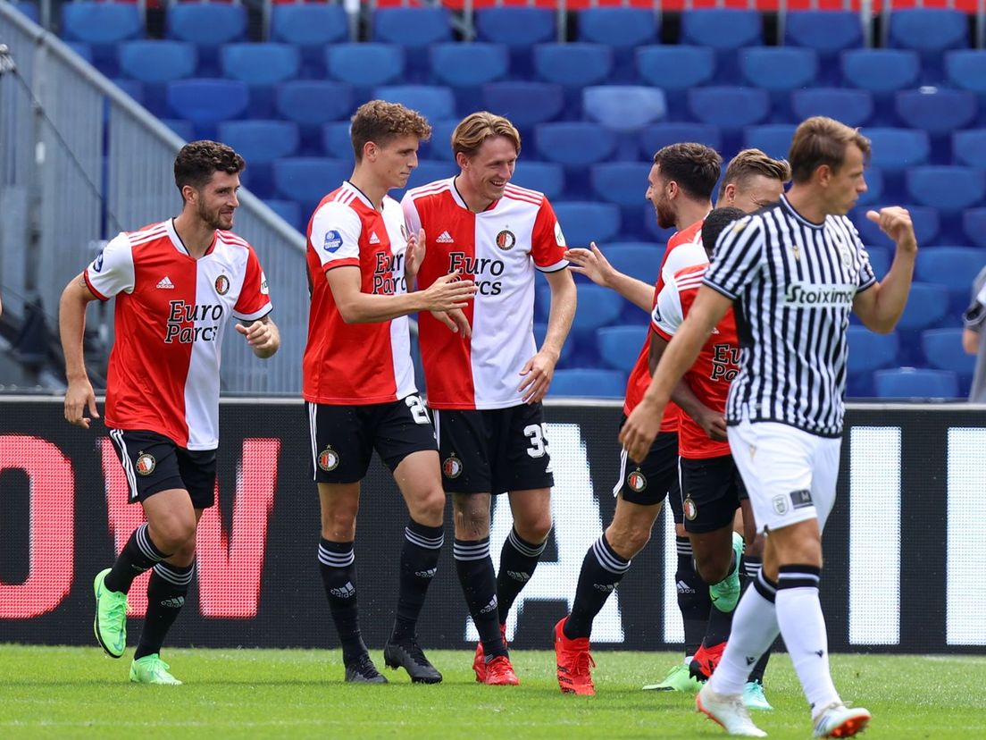 Feyenoord viert de 1-0 van Wouter Burger tegen PAOK Saloniki