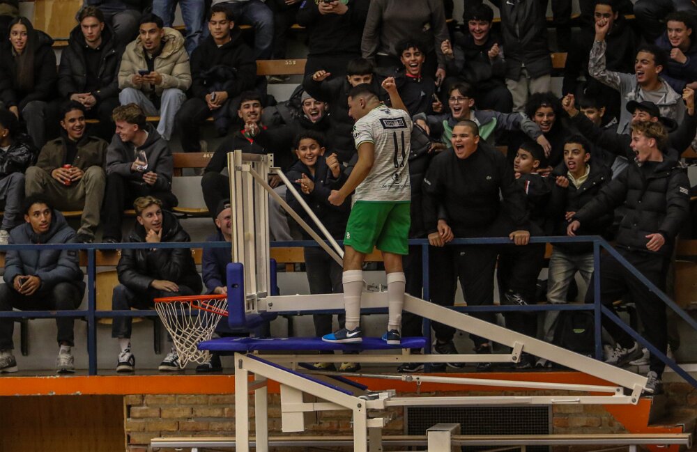 Groene Ster kampioen na eclatante zege; promotie naar eredivisie moet nog wel verdiend worden