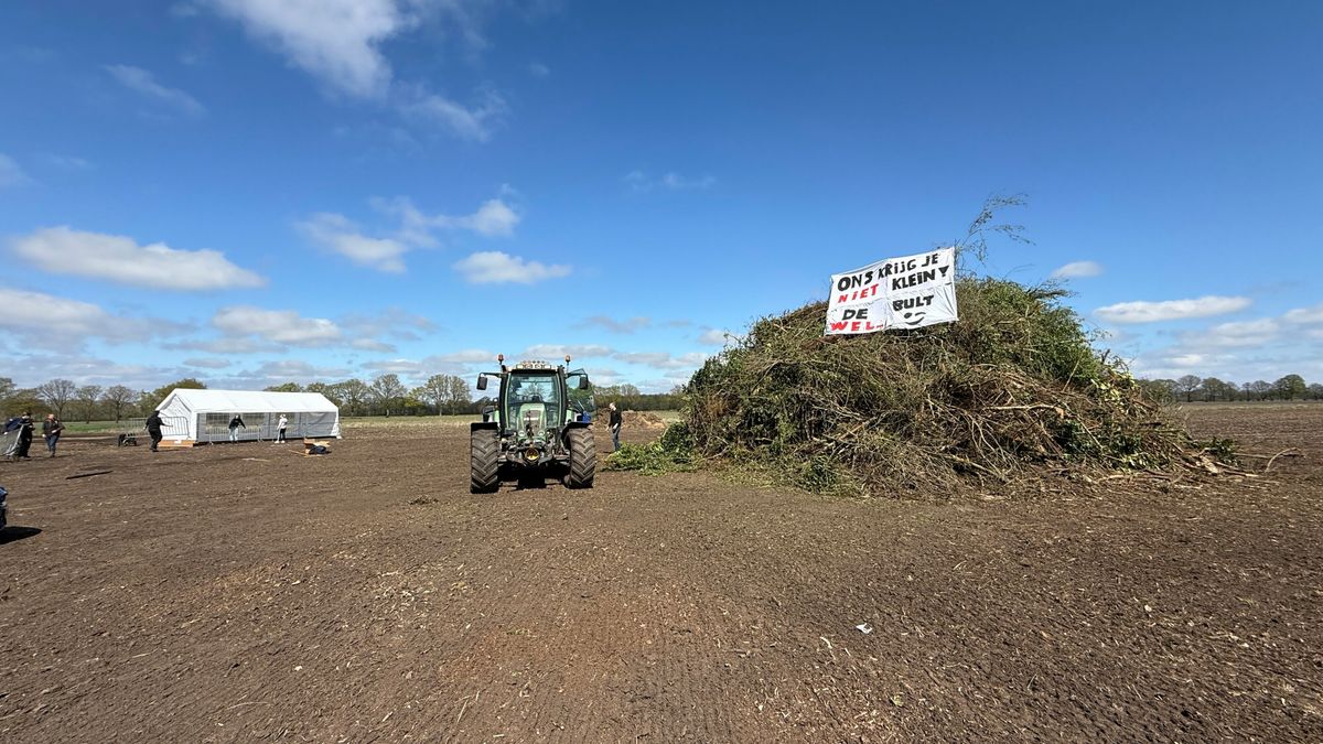 Massale inzet voor nieuw paasvuur in Oosterhesselen