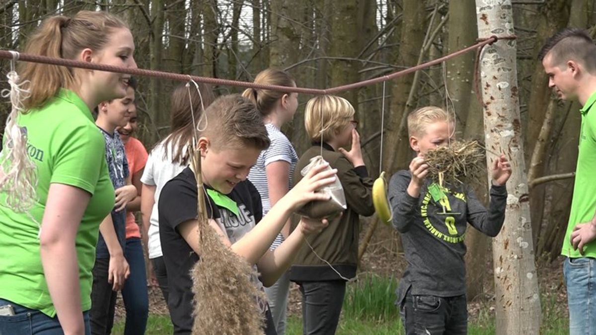 De Kinderen Stonden Te Trappelen Van