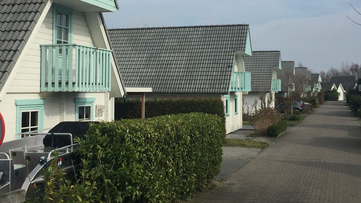Bewoners 'smurfendorp' De Leine willen duidelijkheid over handhaving permanente bewoning