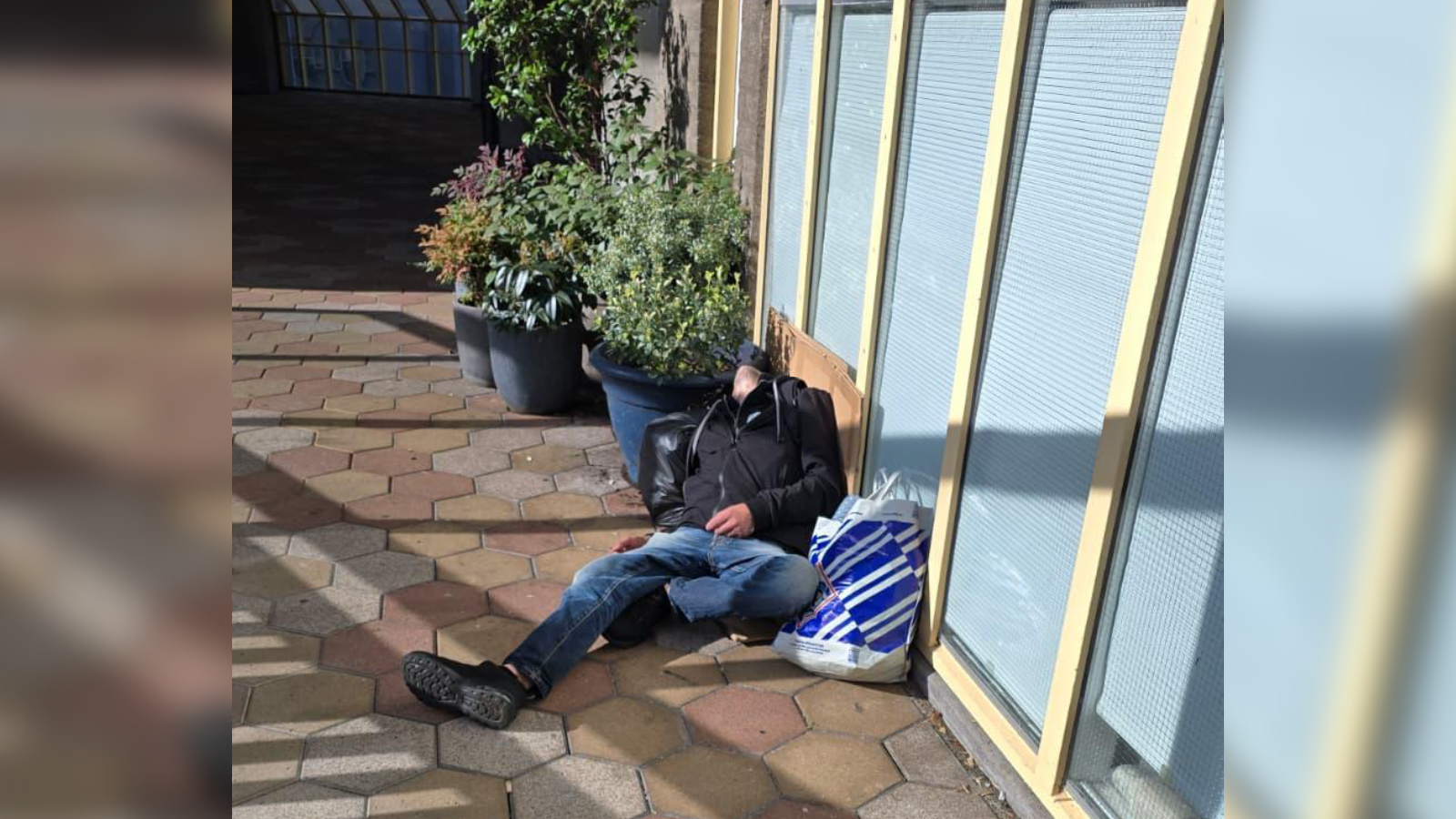 Er slapen bijna iedere dag dakloze mensen bij de Kubuswoningen.