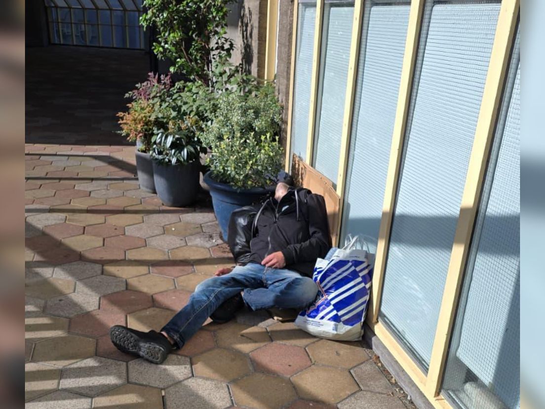 Er slapen bijna iedere dag dakloze mensen bij de Kubuswoningen.