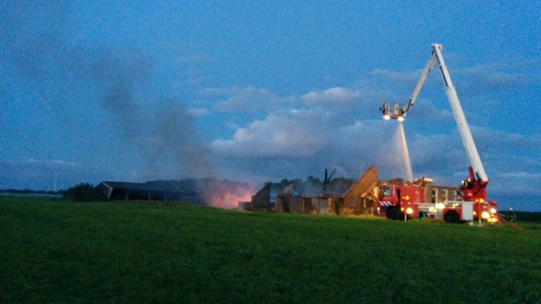 Boerderij brandt uit in Zuidveen