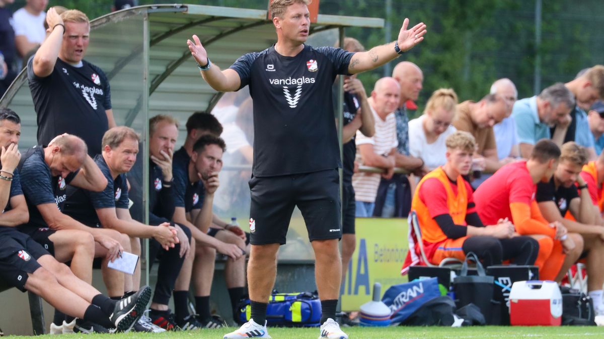 FC Emmen start met ruime zege: 'Hier is het na afloop altijd gezellig in kantines'