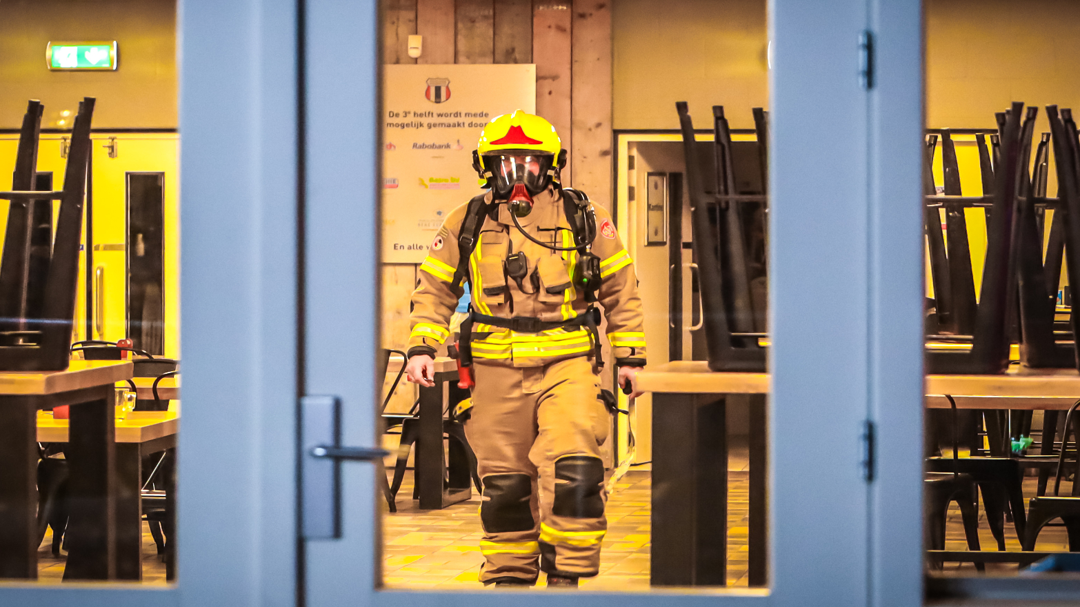 Brandweer controleert het clubgebouw aan de Lavendelstraat.