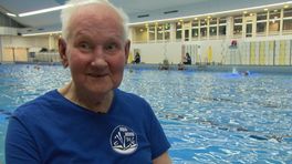 Jeen (89) leerde zwemmen op zijn vijftigste en geeft nu les