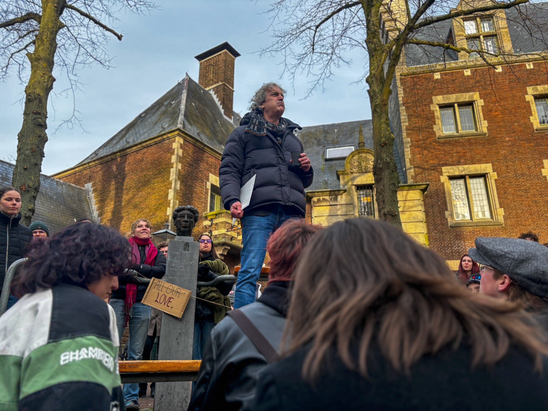 Na zijn ontslag spreekt professor Friedman de UCR-studenten nog eens toe (2025)