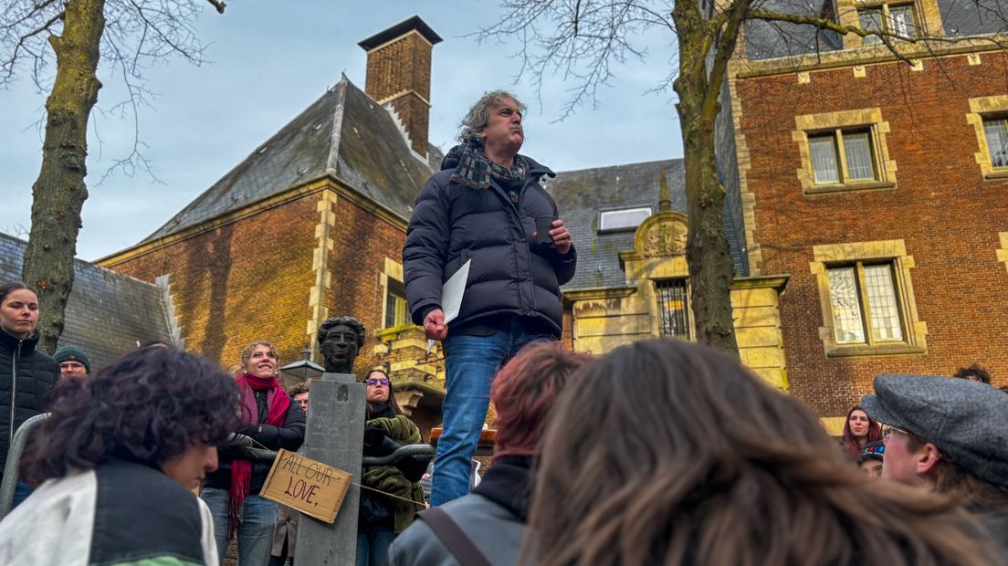 Na zijn ontslag spreekt professor Friedman de UCR-studenten nog eens toe (2025)