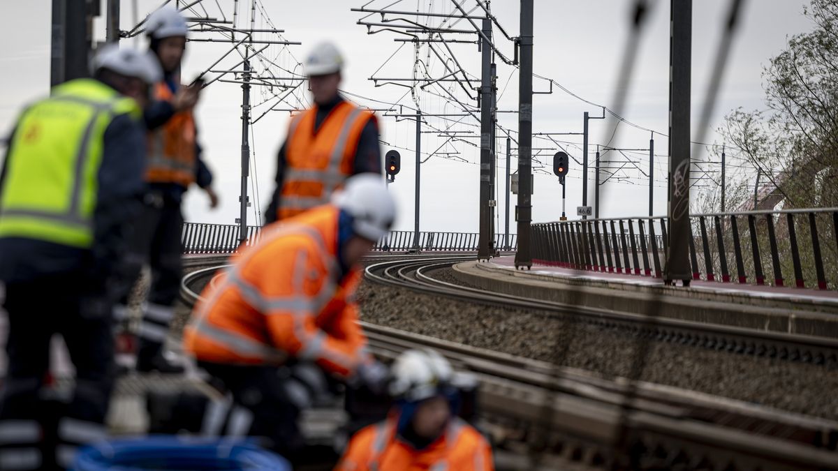 Verdachte van koperdiefstal langs het spoor bij Zwolle langer vast