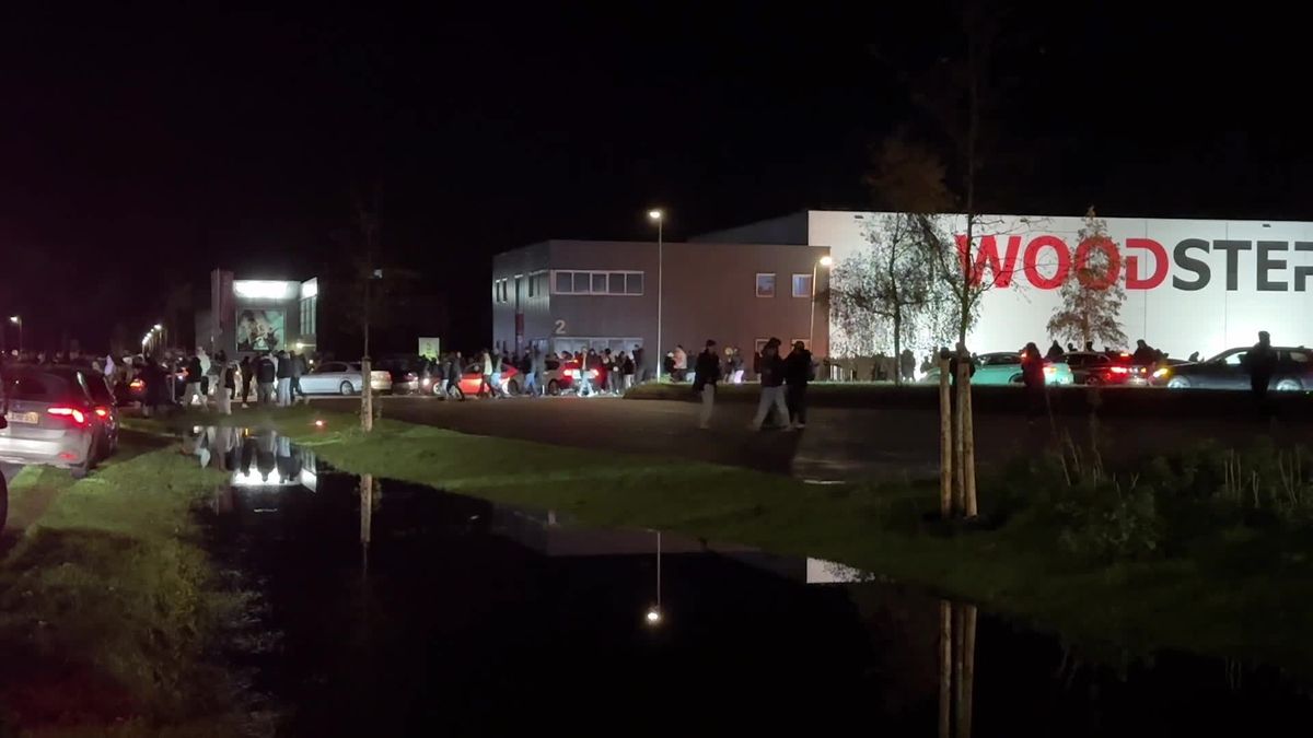 De illegale carmeeting begon in Wierden, daar werd één persoon aangehouden