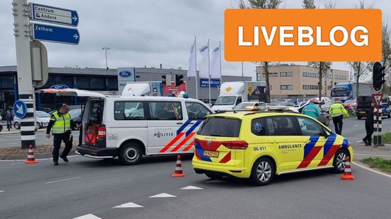 Man overlijdt na ongeluk • grote verkeerscontrole. Man overlijdt na ongeluk • grote verkeerscontrole.