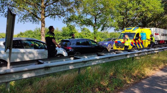 112 Nieuws: Kop-staartbotsing op N35 bij Raalte. 112 Nieuws: Kop-staartbotsing op N35 bij Raalte.