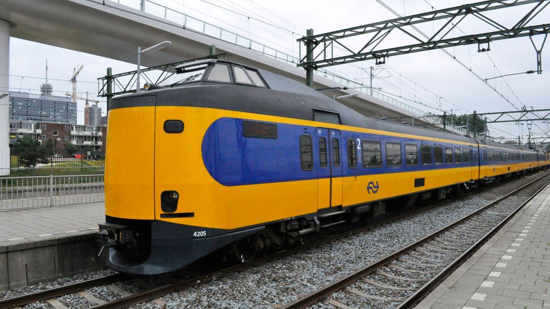 Een intercitytrein van NS