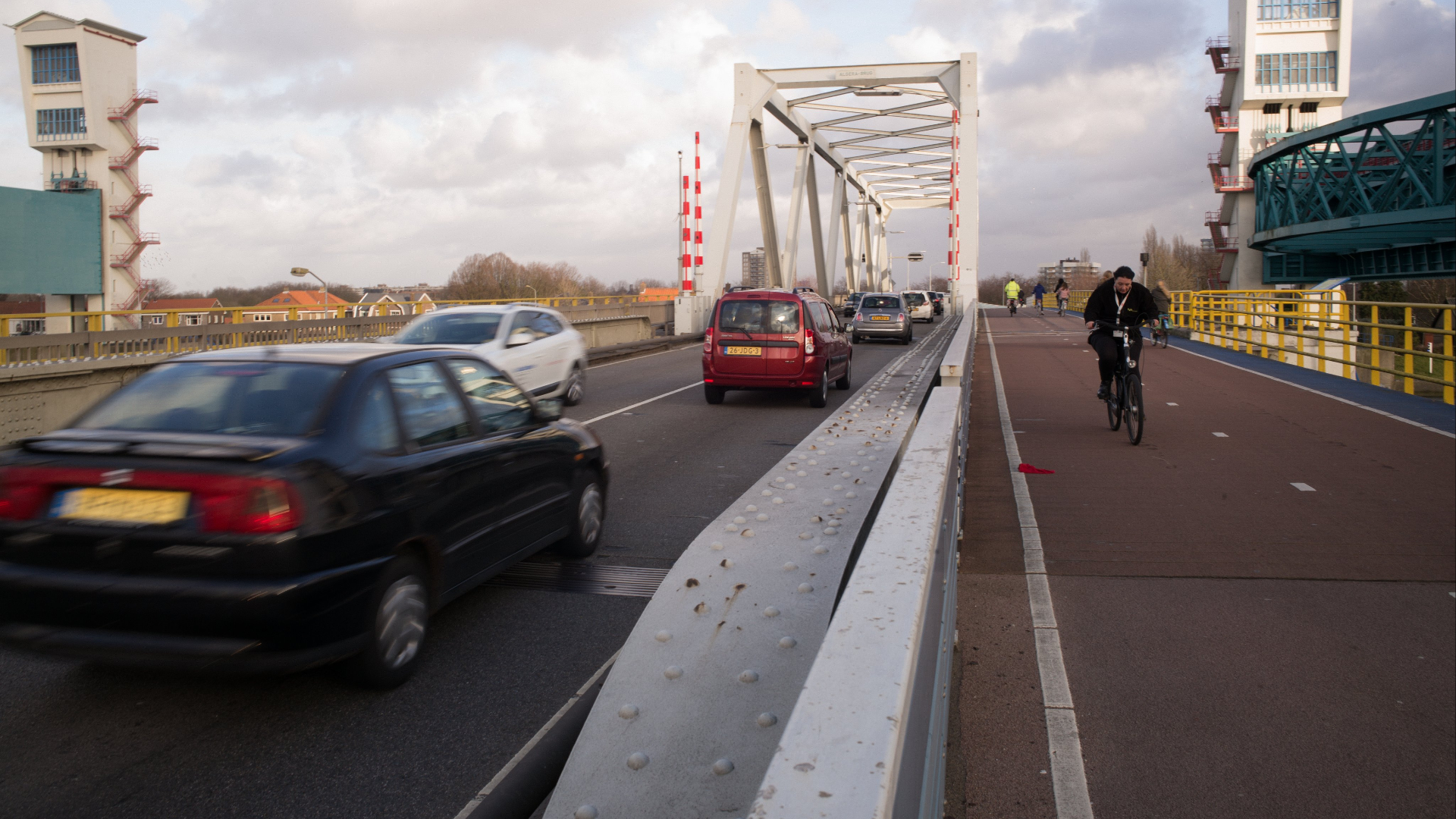 De Algerabrug (N210) is deze week vijf nachten dicht.