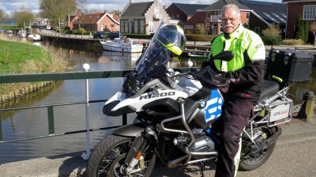 Noorder Rondritten-voorzitter Ludy Bultena op zijn motor in Baflo (Eigen foto)