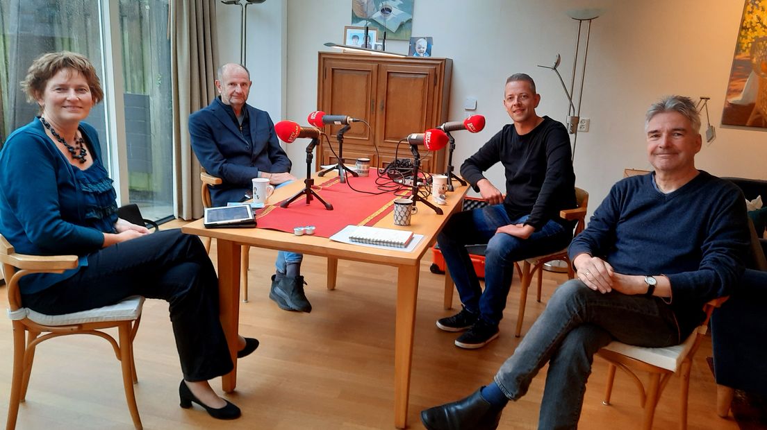 V.l.n.r: Simone Kennedy, fractievoorzitter van de ChristenUnie, Eric van der Velden van De Stadsbron, Kees Hoogendijk van RTV Utrecht en Jeroen de Valk van De Stad Amersfoort.