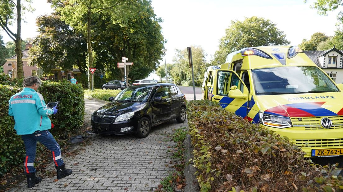 De auto's raakten elkaar op de kruising