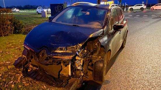 112 Nieuws: Motorrijder naar ziekenhuis na ongeval in Enschede. 112 Nieuws: Motorrijder naar ziekenhuis na ongeval in Enschede.