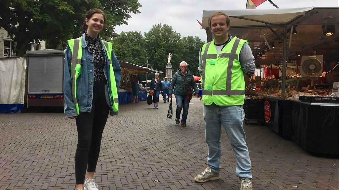 Marktcoaches op de vrijdagmarkt in Deventer