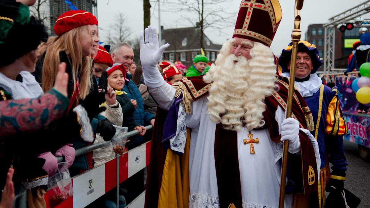 In Beeld: Sinterklaasintocht Hengelo