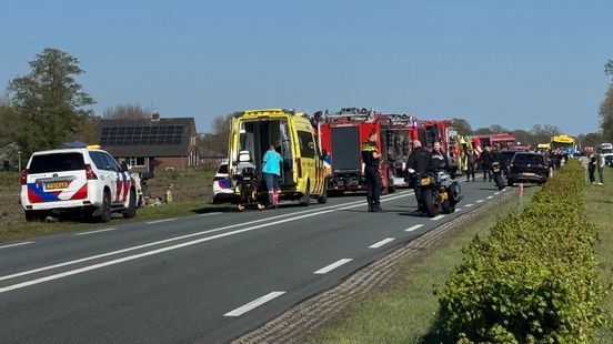 Vijf gewonden bij ongeval op N35, weg dicht tussen Wierden en Nijverdal. Vijf gewonden bij ongeval op N35, weg dicht tussen Wierden en Nijverdal.