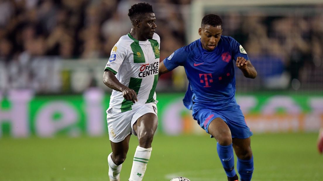 Quiten Timber in duel met Groningen-speler Matusiwa