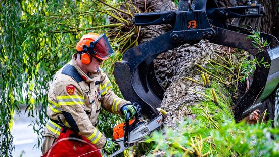 Megatak op fietspad • vrouw op scootmobiel aangereden. Megatak op fietspad • vrouw op scootmobiel aangereden.