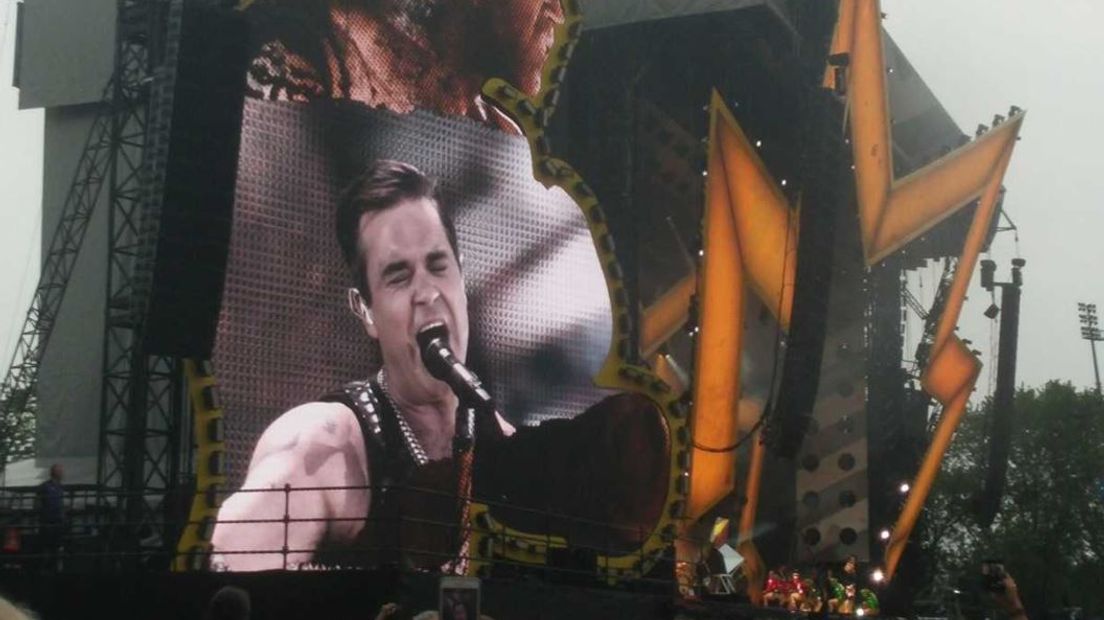Robbie Williams heeft dinsdagavond een concert gegeven in het Goffertpark in Nijmegen. De Britse popster speelde voor 65.000 man. De Eindhovense zangeres Kovacs en het Britse synthpopduo Erasure stonden in het voorprogramma.