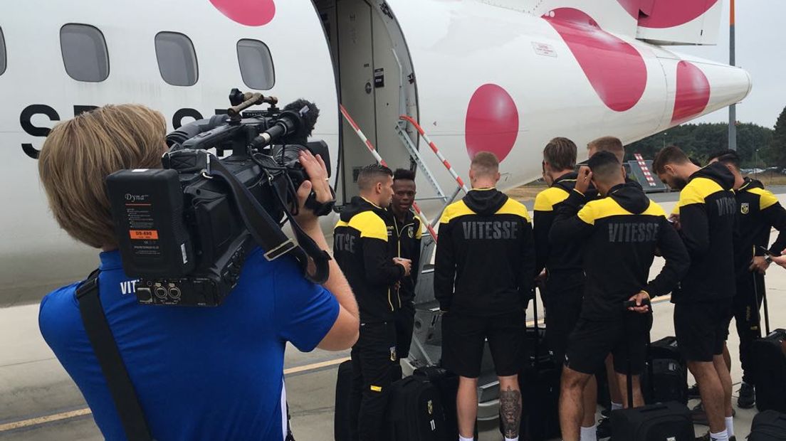 De selectie van Vitesse is woensdagmorgen vertrokken naar Basel. De 20-koppige selectie is ging  vanaf vliegveld Weeze.