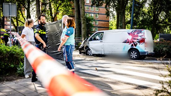 Bestuurder van bestelbus overleden na botsing. Bestuurder van bestelbus overleden na botsing.