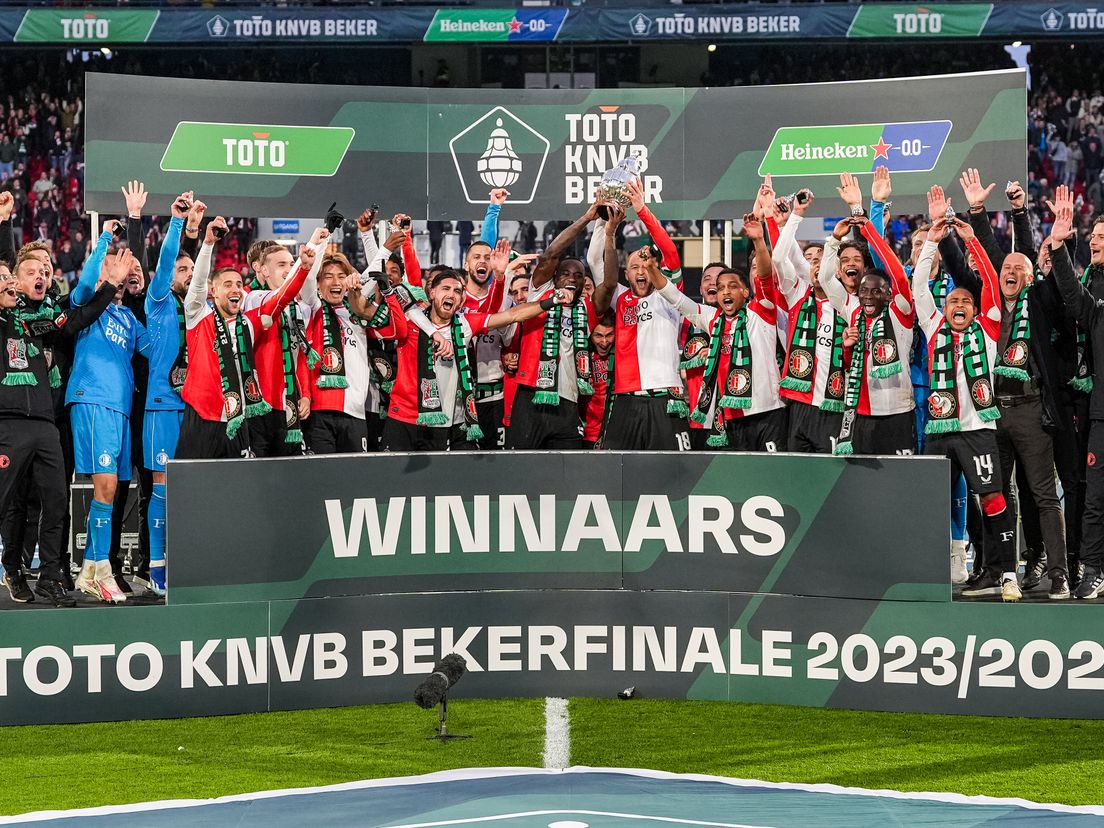 Feyenoord viert de bekerwinst tegen NEC in het seizoen 2023/2024