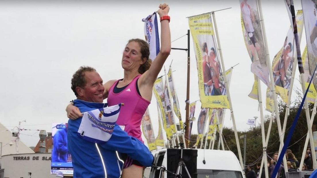 De winnares van de dames Melanie Spruyt net na de finish in Zoutelande