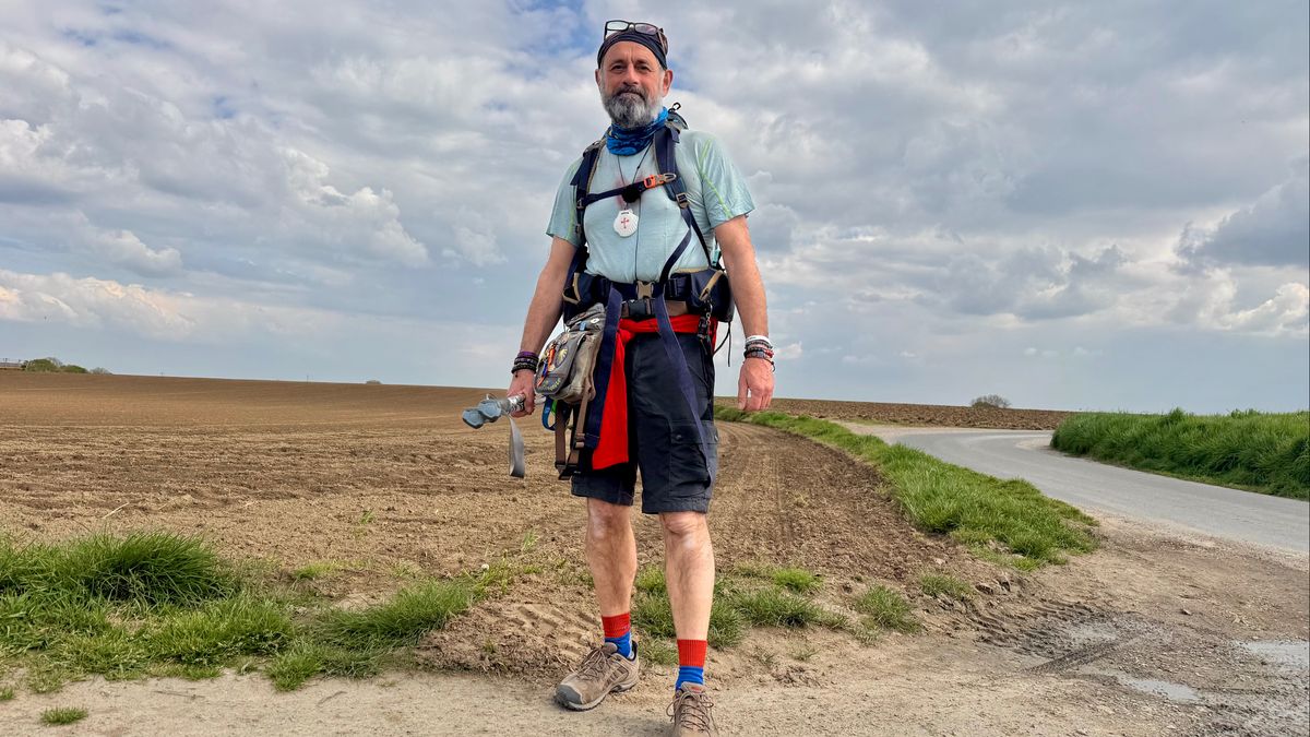 Hans liep de Camino en Frits schilderde wat hij meemaakte 'zonder dat hem dit verteld was'