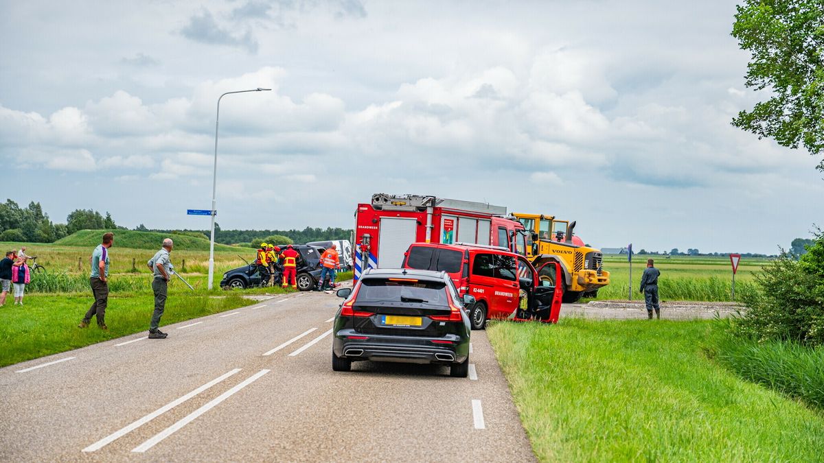 Man (77) overleden na botsing met vrachtwagen in Munnekezijl
