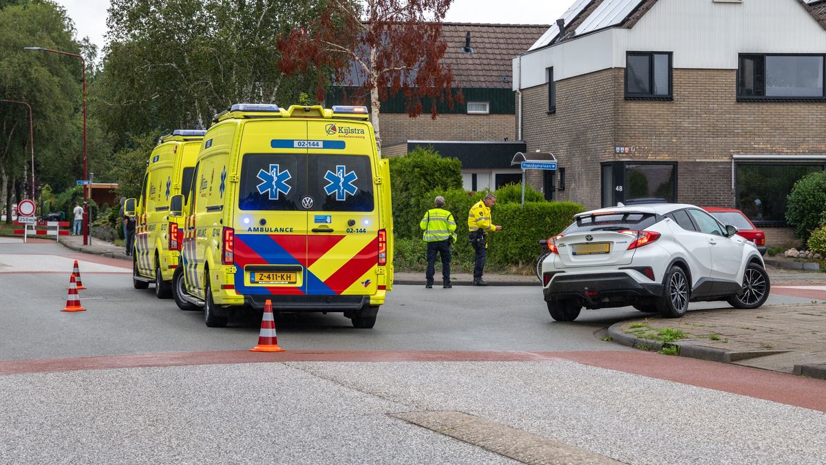 Ouder en kind gewond bij aanrijding in Heerenveen | Tientallen mensen in beeld na ongeregeldheden bi