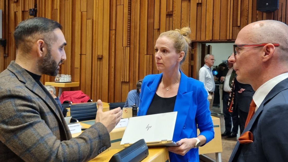 Tahsin Bülbül (DENK), Marjolein Perdok (D66) en Maarten Flikkema (VVD).