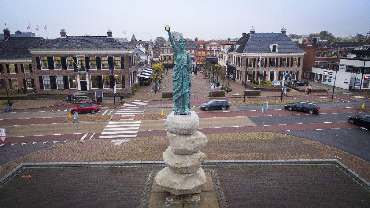 Hij staat! Assen heeft zijn eigen Vrijheidsbeeld - RTV Drenthe