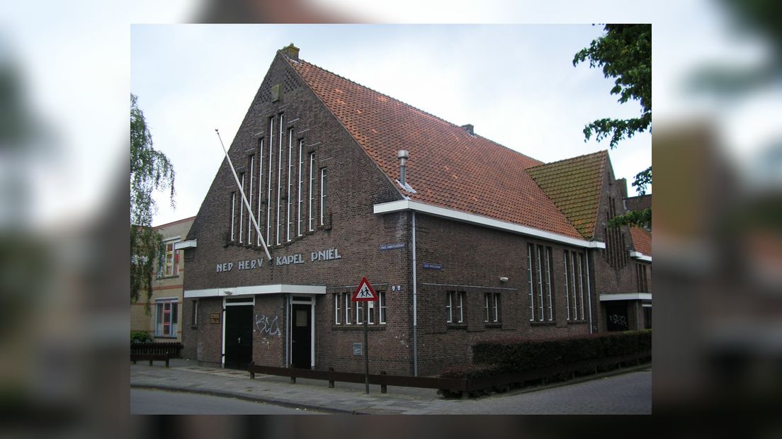De eardere Nederlânsk herfoarme kapel Pniël yn Huzum