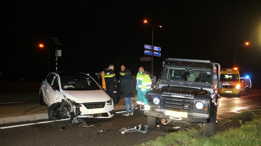 De twee auto's raakten door de botsing allebei zwaar beschadigd